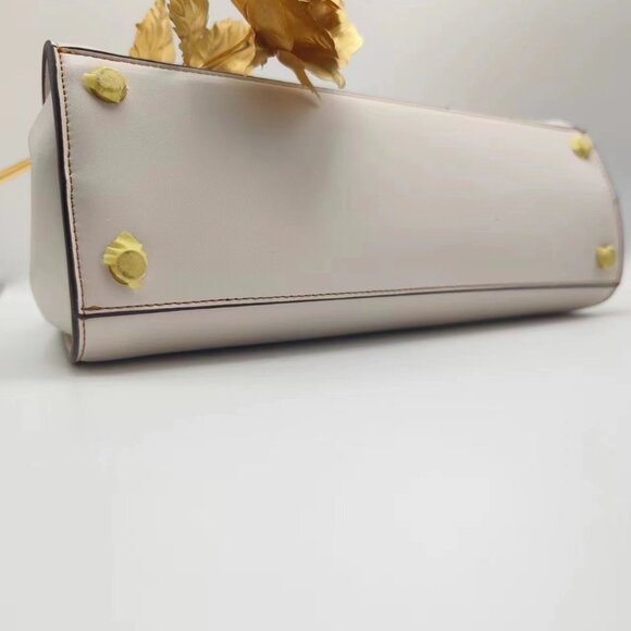 Brand new Tory Burch apricot handbag. - Picture 4 of 11